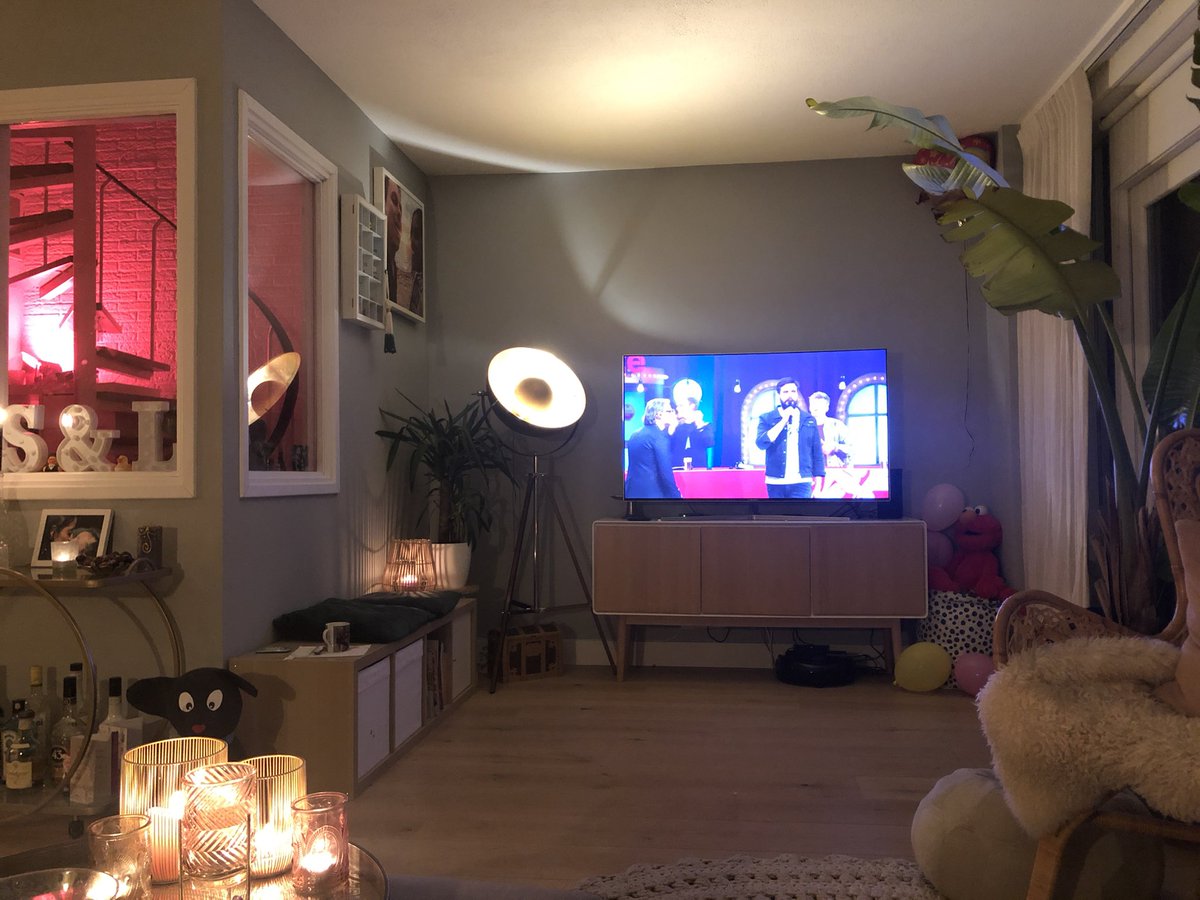 StephanPKern's tweet photo. Zo naar ons zin! Nog een tweet 🤪 Te weinig bier in huis! Damn... wat een feestje!!! Super!   #vriendenvanamstellive https://t.co/U36UzgbDtb