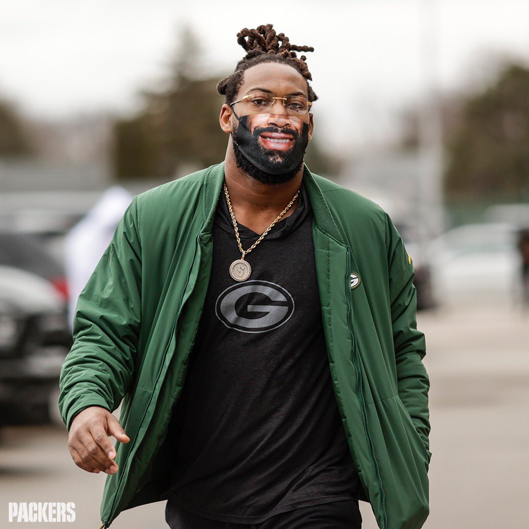 packers's tweet photo. Hey Z, you gotta wear a...never mind, you’re good!” 😂

#MaskUp | #GoPackGo https://t.co/UU2LCAzejt