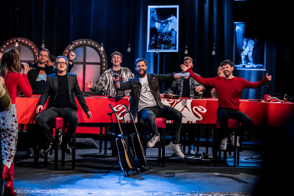 VriendvanAmstel's tweet photo. Bij ons is het feest, hoe gaat het bij jullie in de thuis kroegen?! 🎊 Ga via https://t.co/IbHzrn1cqS direct naar de gratis #VVALS en geniet mee! https://t.co/pjHIGGL9V1