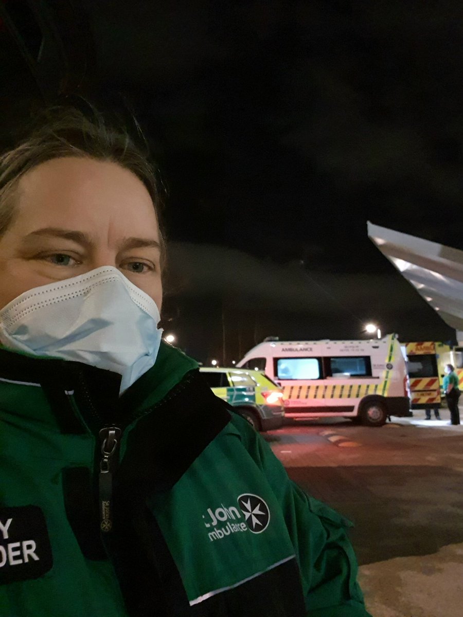 selinataylorsja's tweet photo. Another evening spent as a CFR manning the welfare car providing much appreciated hot drinks & refreshments to ambulance crews. Even found an @stjohnambulance truck! @CRO_Somerset @swa_charity @BNSSG_SWASFT #makingadifference #poweroftea https://t.co/2ldWmXYlt5