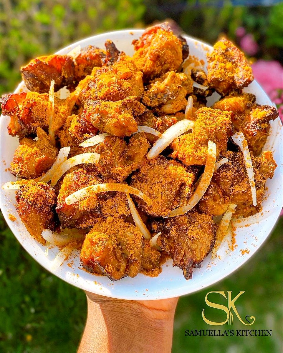ghanaianfoodnet's tweet photo. Our Saturday night looking like these chinchingalized' chofi spread 😁👌🏿

Who's bringing the palm wine 😎

Delicious #Ghana!
📸 @SKFoodFamily #Chofi/#Tsofi 
#GhanaianFoodNetwork #Asanka #EcofriendlyUtensils #WashYourHands #EcofriendlyHabits #GhanaianCooking #WestAfricanFood https://t.co/QrgqNxQBV7