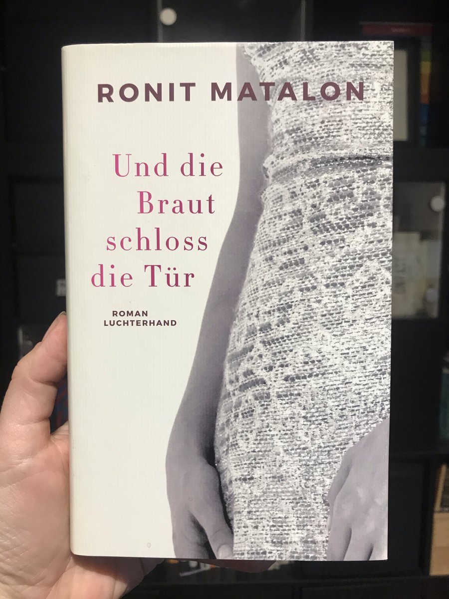 nirrean's tweet image. "Und die Braut schloss die Tür" von Ronit Matalon ist der Auftakt für Runde 2 meiner #DistantReading-Gruppe. Ich freue mich schon auf's morgige Treffen (distant (; ) und sollte schleunigst anfangen zu lesen, ich glaube ich bin die letzte von uns, die noch nicht angefangen hat...
