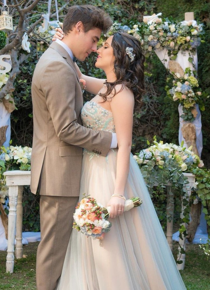 WoompBR's tweet photo. 🚨 ELE TÁ FINALMENTE CASADO!

Jorge Blanco compartilhou em suas redes sociais as fotos de seu casamento com Stephie Camarena.

O mexicano contou que o casamento aconteceu HÁ ALGUNS ANOS, mas só agora tiveram vontade de compartilhar. https://t.co/KZio5Ip2eM