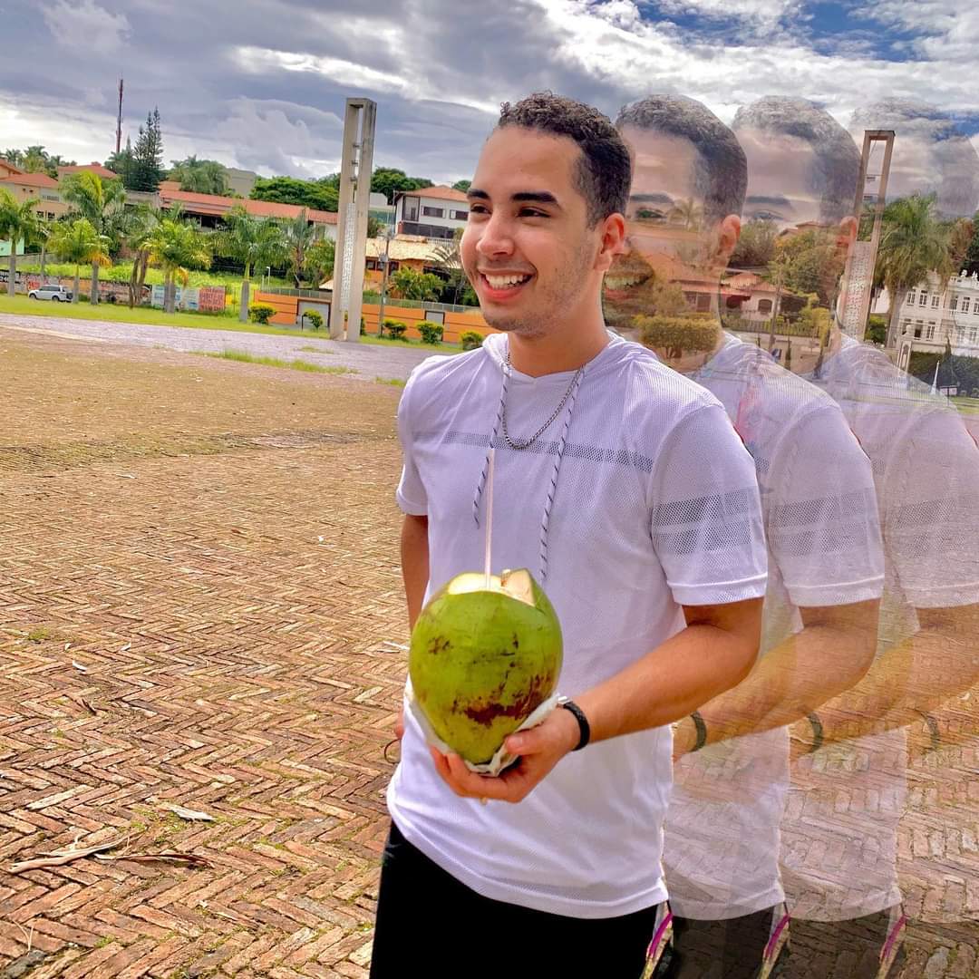 ericklaponez's tweet photo. A imagem que você projetar de si no espelho é a mesma que os outros estão vendo. Agora sorria e perceba como tudo se transforma à sua volta.😁🍃
#boy #bh #mg #boybh #novinho #novinhosgay #gay #gaybr #gaybh #gaymg https://t.co/Rn4oPnPYzv