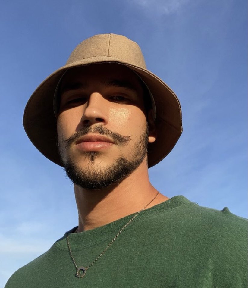 MenLounge's tweet image. 