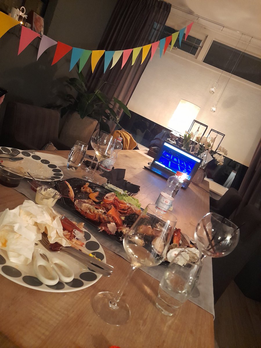 culliemeisjes's tweet photo. #vriendenvanamstellive...culliemeisjes feesten https://t.co/AH6rh06pHF