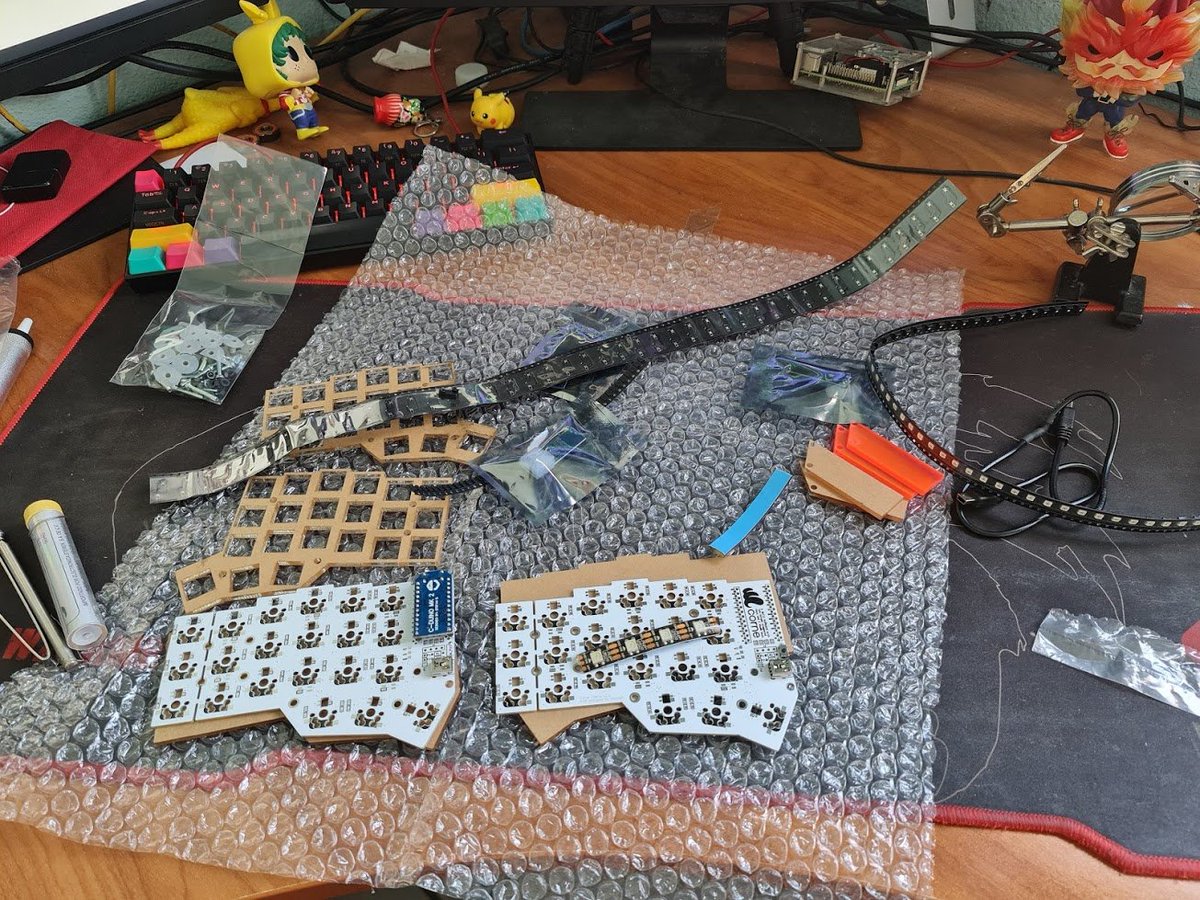 OsirisFrik's tweet photo. genteeee estoy por armar un teclado desde 0 en directo!! vengan a ver como lo quemo!! XD

https://t.co/Ebs4Ww0jSp

#keyboard #cornekeyboard #twitch https://t.co/rrKFgVJLwK