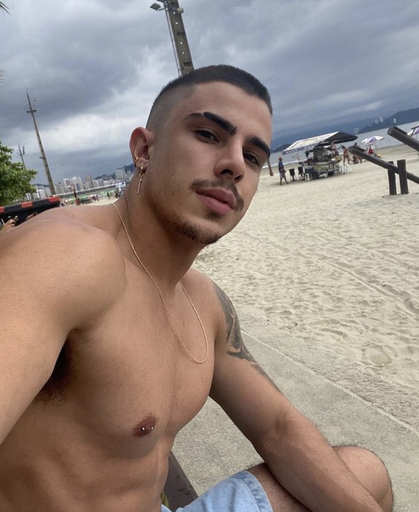 MenLounge's tweet image. 