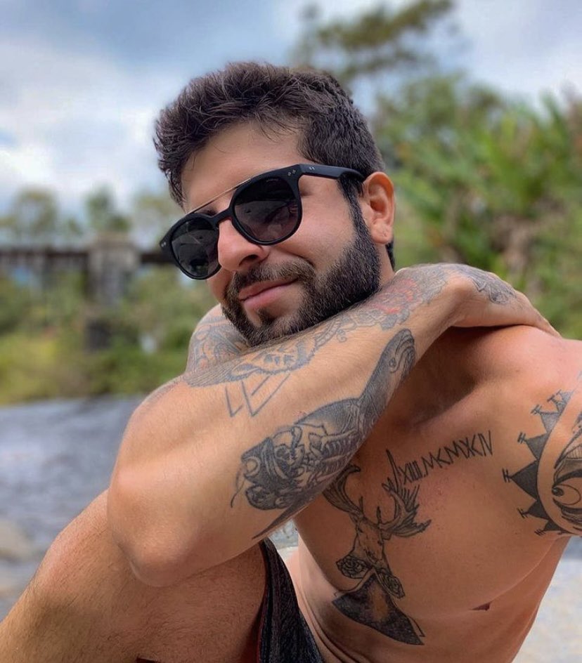 MenLounge's tweet image. 