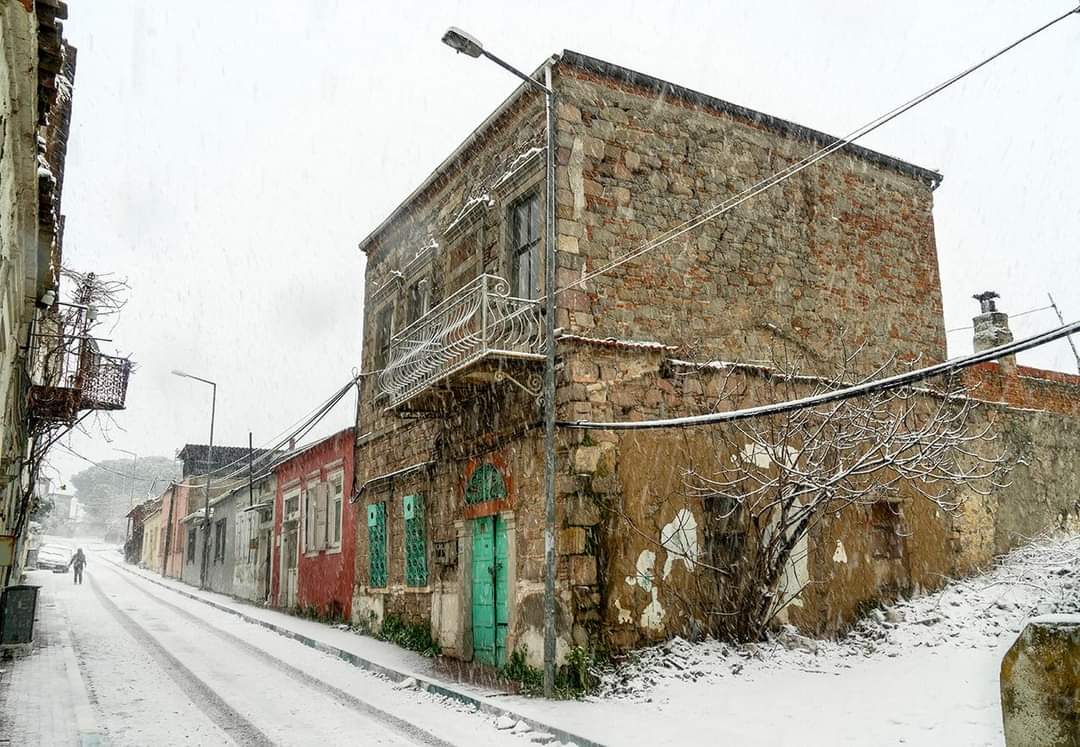 'Ege' dediler geldik, hale bak! (Diyenler kendini biliyor.) 😃
Bergama/16.01.2021
F: Yücel Tunca

#bergamadan #bergama #pergamon #izmir #ege #kar #karyağıyor #cumartesi #haftasonu #tatil #sondakika #Aristonikos
