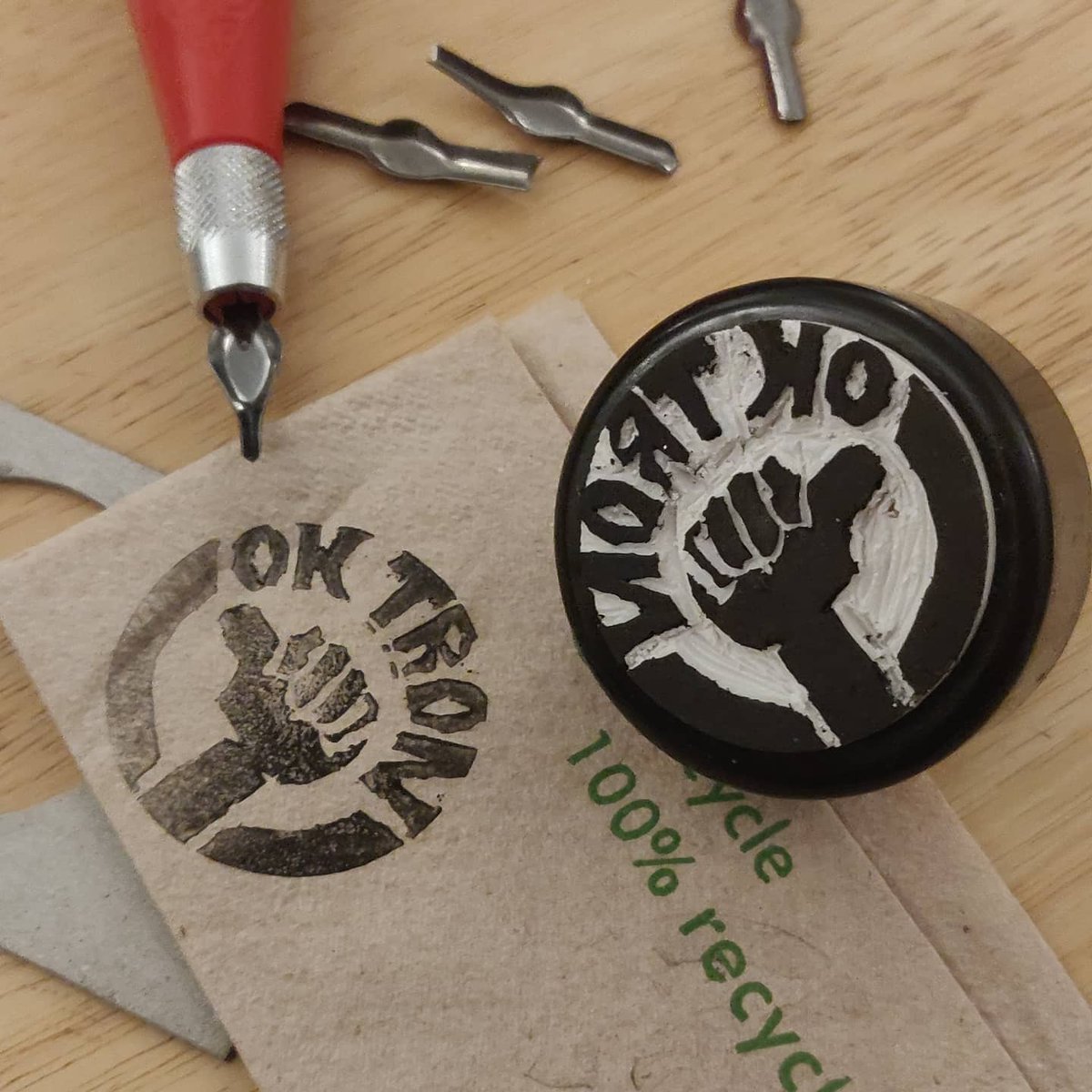 Pabrick's tweet photo. Acabo de hacer una cosa... OK TRON #linocut #linography #linograbado https://t.co/nv1WvYTKPe