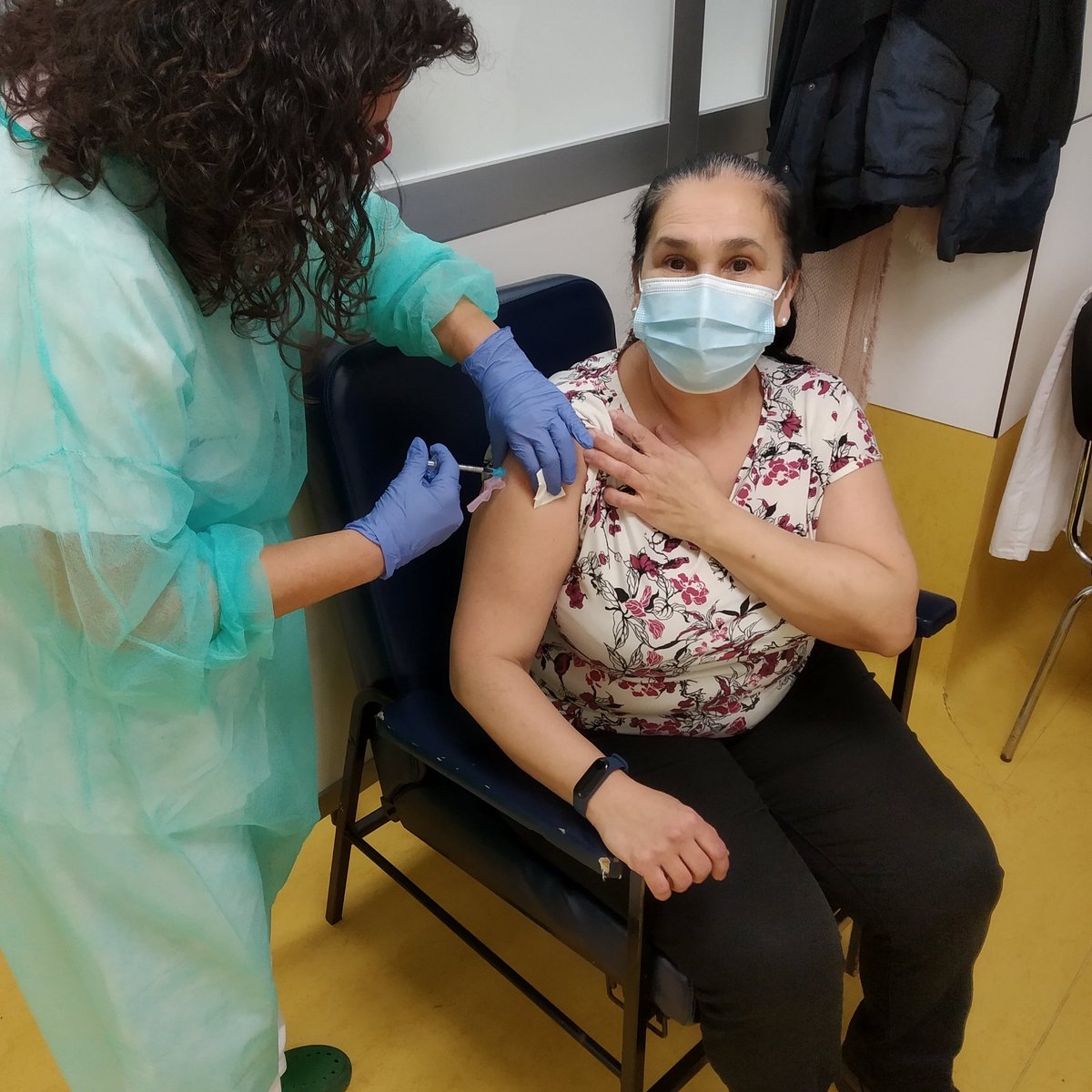 790Ro's tweet photo. YO ME VACUNO 😊💉 https://t.co/pvvAXmtVRH