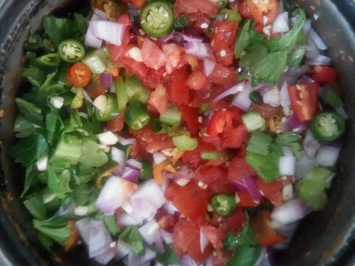yallaweb's tweet photo. How To Make Your #Pasta #Healthier:#Garlic #Celery Onions,Tomatoes & 4 Types Of #Chili.#Cooking #ExperimentalCooking #Food #Diet #FoodPhotography #Photography #DigitalNomad https://t.co/IS5xd46G32
