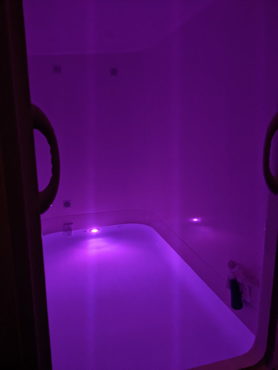 dronJaX's tweet photo. 1st time try floating. It's very nice, detach from the world... https://t.co/EmI5qEVnen