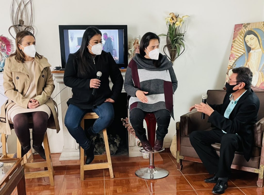 PesLerdo's tweet photo. Entrevista en el programa “De qué lado masca la iguana” con nuestras aspirantes a Precandidatas a las diputaciones locales por el distrito 13 Lic. @FloraLeal7 y 9 Lic. Erika Chavarría; y del 03 federal la Lic.@mayrazepedag https://t.co/BxUMmGh0Lt