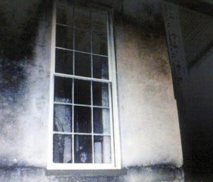 MrHorror0's tweet photo. This is pretty trippy #horrorstories #horrorstory #horrorfacts #horrorfact #creepypasta #unknownfact #creepy #unknown #horrifyingthing #things #scary #scarystories #creepystories #creepyfacts #creepyfact #scaryfacts #scaryfact #spooks #scarythreads https://t.co/MmJ6wRm61v