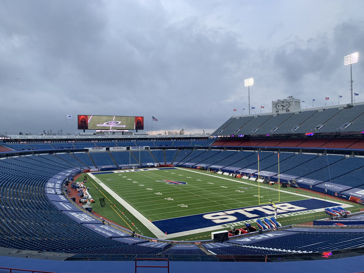cassie_cherigo's tweet image. Beautiful night in Buffalo for some playoff football 🏈