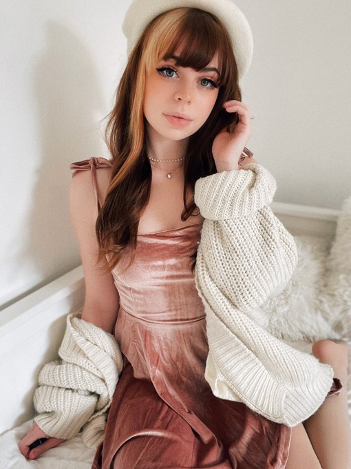 ok I am not a ✨fashion guru✨ even a little bit but lately people are asking me for style tips and I have<a href="/tag/avnthenandnow"class="tags"><span>#avnthenandnow</span></a>