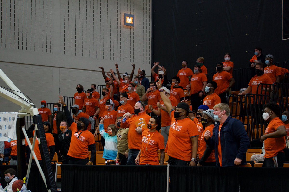 MercerFootball's tweet photo. Great time today at the @MercerMBB game!! Big W!! 🐻

#RaiseTheBar | #RoarTogether https://t.co/5Jf12H4Syu