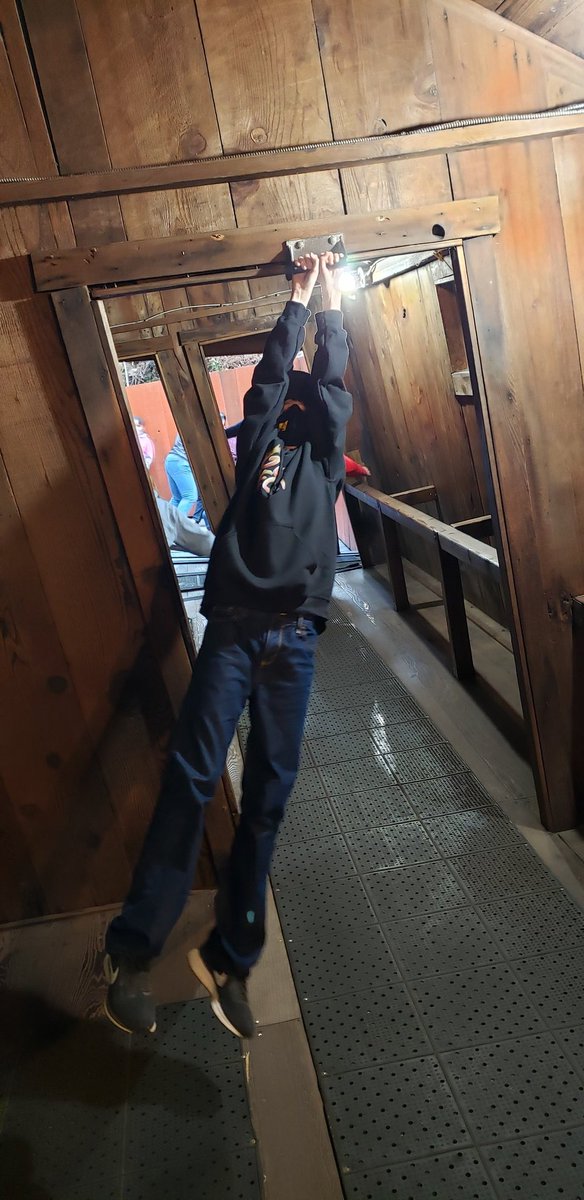 mrcsuper1818's tweet photo. Crazy place, water flows uphill, golf ball uphill, you can stand at a 45 degree angle. Definitely something going on here. FUN! #MYSTERYSPOT #covidactivities #king_hayden_ #novosuper https://t.co/AG0l2nbNvm