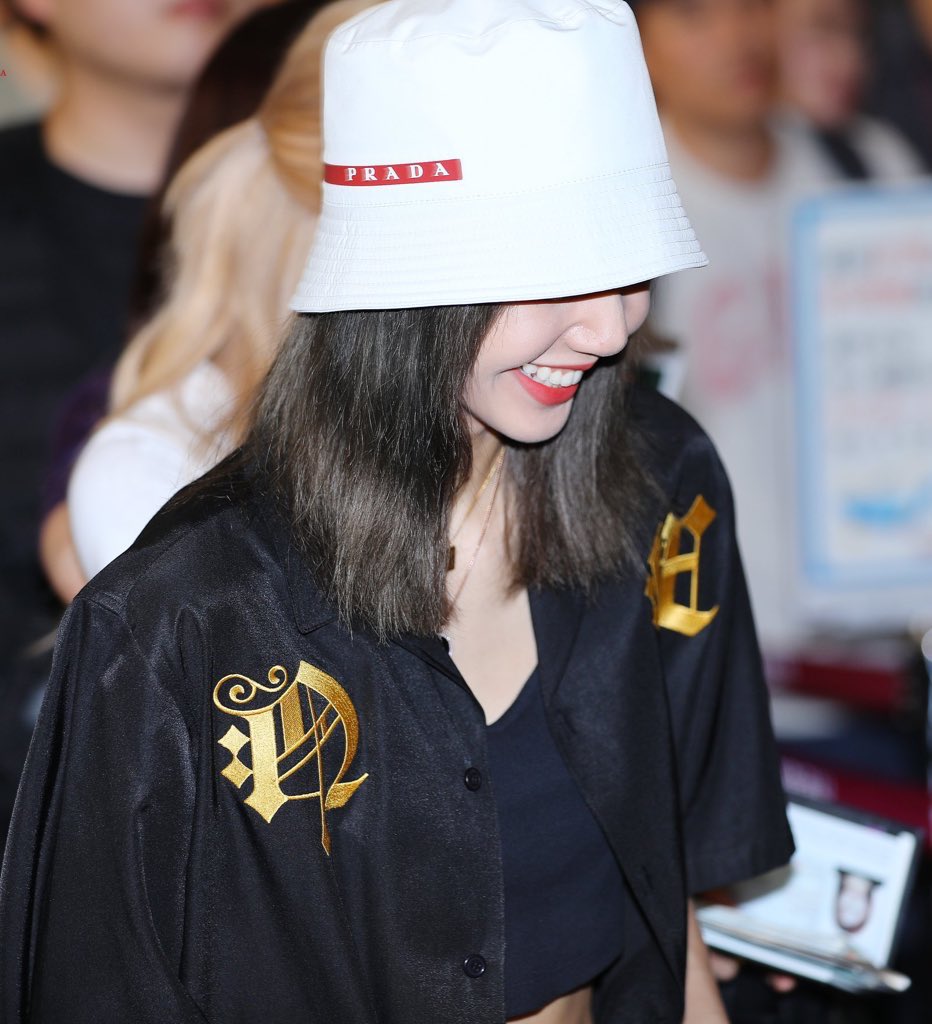 just in case you haven't been told this today: you are so loved and you are so important. lisa would be so proud of you for always staying strong! even when it gets tough, lisa will always be beside you. she loves you so much, so take care of yourself and keep going! 🤍