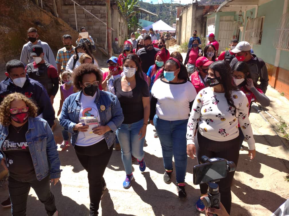 SomosvMiranda's tweet photo. Se llevó acabo el 1er abordaje de atención a la víctima de la guerra económica en el MP Guaicaipuro con la presencia de nuestra Ministra de la Mujer Karolis Pérez, la  @wisely2021, @ZulibethBriceno y nuestra secretaria General Carmen Siberio.. 
@NicolasMaduro 
@MervinMaldonad0 https://t.co/xMwlclQ6Vb