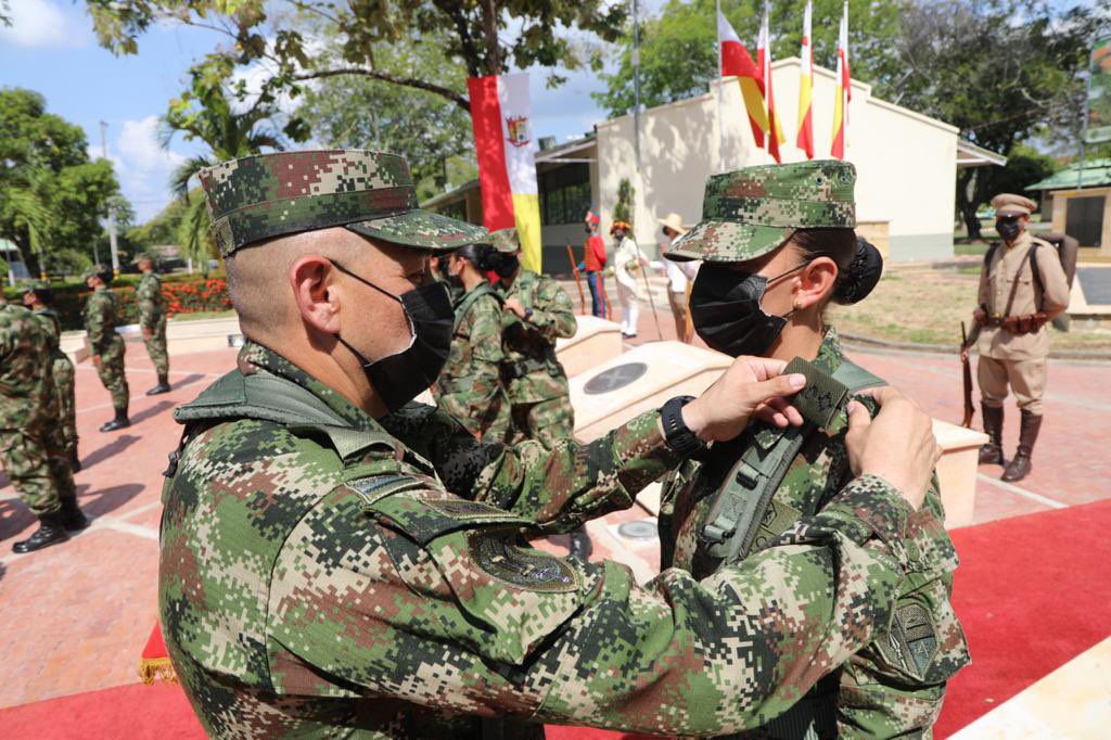 ejercito_cedoc's tweet photo. En ceremonia, nuestra Escuela Militar de Suboficiales del Sargento Inocencio Chincá dio la bienvenida a los integrantes del curso 104, quienes inician su fase de mando, bajo la distinción de dragoneante mayores, última etapa en su formación como cabos terceros del @COL_EJERCITO https://t.co/cffFrMN93y