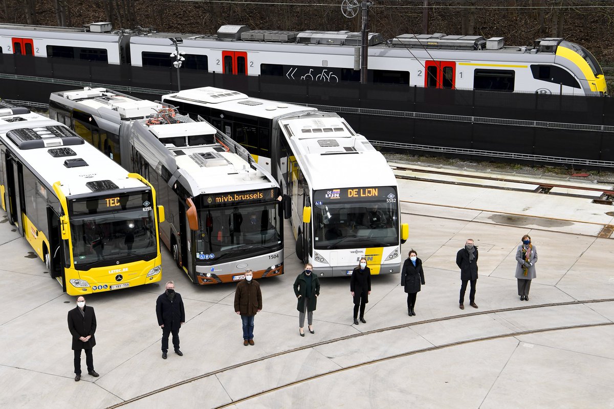 NMBS's tweet photo. #NMBS, @letecbe, @delijn en @STIBMIVB lanceren #BRUPASS en #BRUPASSXL, een nieuw gamma intermodale tickets. Met de Brupass XL zal je vanaf 1 februari niet alleen in, maar ook rond Brussel met één enkel vervoerbewijs gebruik kunnen maken van trein, bus, tram en metro. https://t.co/xl5ySuVriu