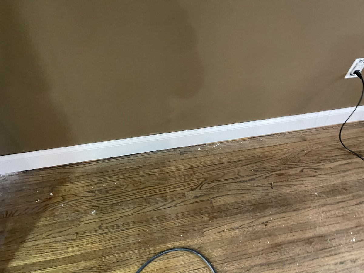 xsabrinanicolex's tweet image. Who says  a girl can’t put up molding