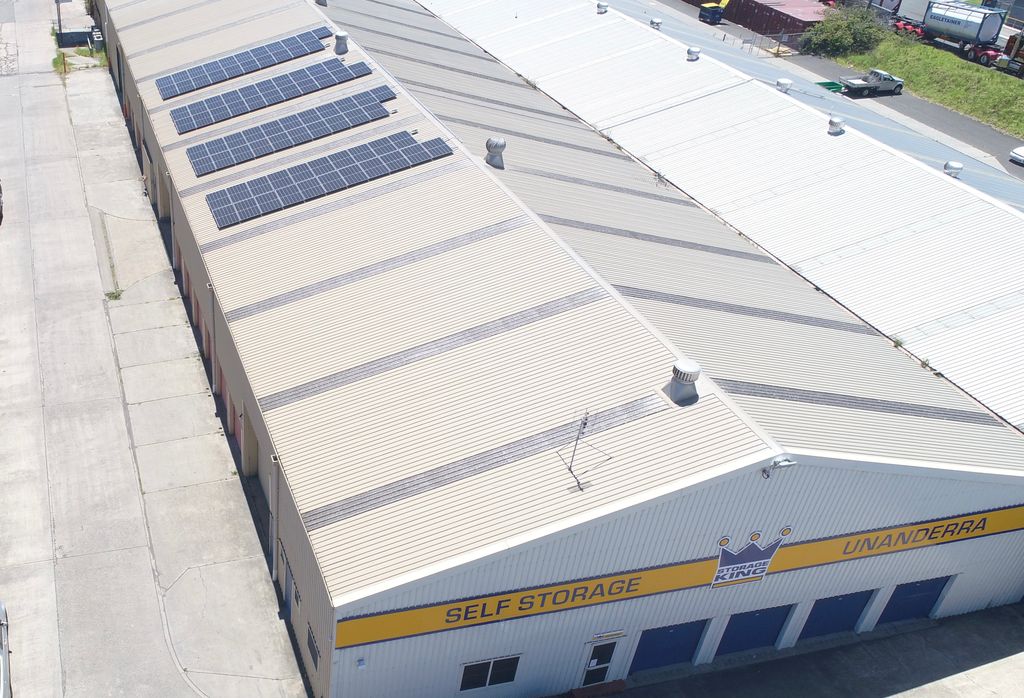 CASESolar's tweet photo. Our boys got this 30+kW system completed this week down on a @_storageking site in #Unanderra. 84 @JinkoSolarCoLtd 370W Panels, 1 x @SMAsolar STP25000TL inverter, @ClenergyAus Racking.
A long time coming with this customer with a very special project to follow in Maddens Plains. https://t.co/k719r2R0ti