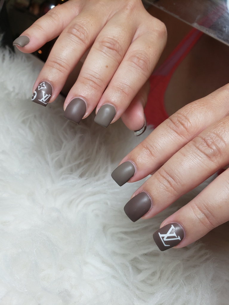 PolishedHawaii's tweet photo. Life Tip: If he's asking you "WYD" instead of "Which Louis bag do you want," he's not the one, sis. 🤣⁠
⁠
⁠
⁠
#justkidding #butnotreally #louisvuittonnails #louisvuitton #designernails #nailart #naildesign #nailartist #nailartistry #nailtech #nailstoinspire #artnails https://t.co/8ccVKrtDiE