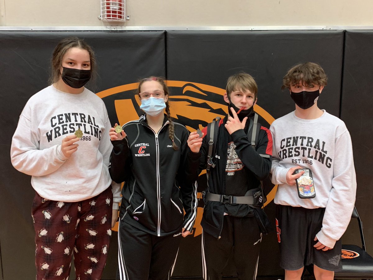 Wrestle_CHS's tweet photo. Republic Tournament Placers!!! Catherine Dutton 1st, Isabella Richardson 1st, Lucas Gideon 2nd, Gaven Bremenkamp 2nd, Jinx Lashley 3rd! GO DOGS!!! @Central_AD https://t.co/Oy85Oxtfxq