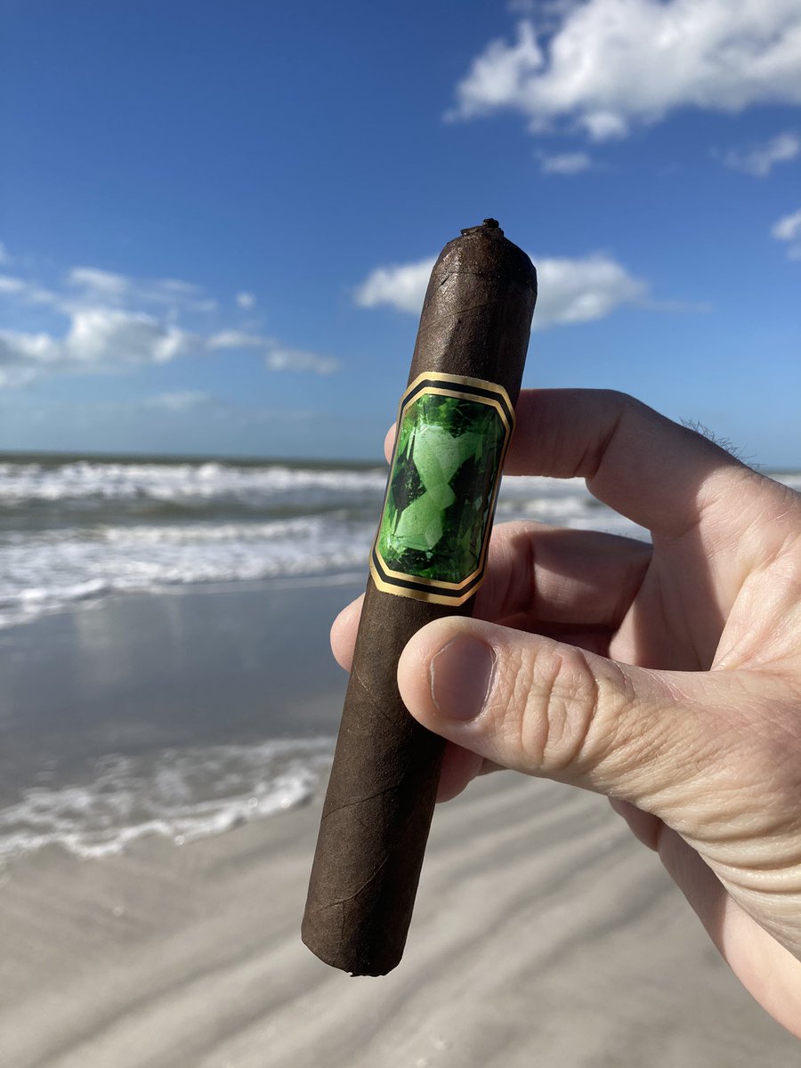 Trying out a New Blend from a Friend <a href="/CigarsGem/">HiddenGemCigars</a> 🔥🤙🏻👊🏻 #Nowsmoking #pssita