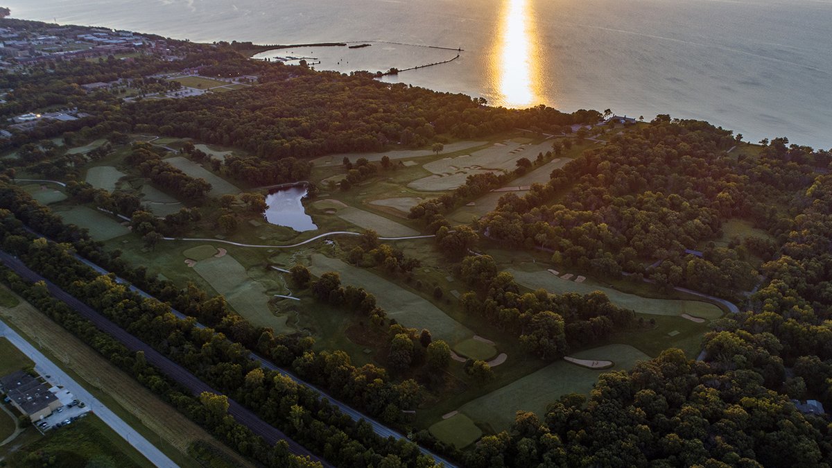 Lately I’ve been going through a bunch of  @the_woke_yolk’s old photo sets (all drone shots here are his), and I realized that one particular course offers a really clear illustration of this routing principle: Shoreacres. Not a surprise to those who've played there, I’d guess.