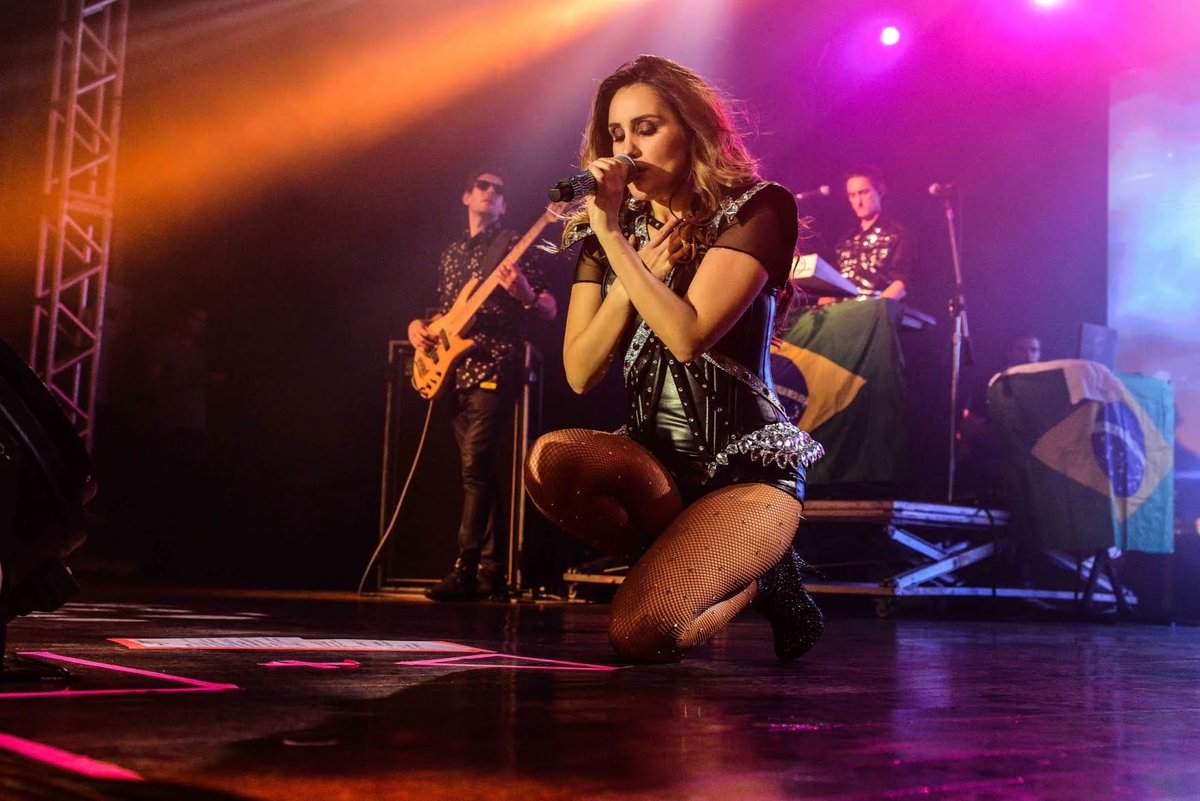 LucMooura's tweet photo. Te extraño tanto, un concierto que jamás me olvidaré. #DMWorldTourSp @DulceMaria https://t.co/2xJ2ldeOMr