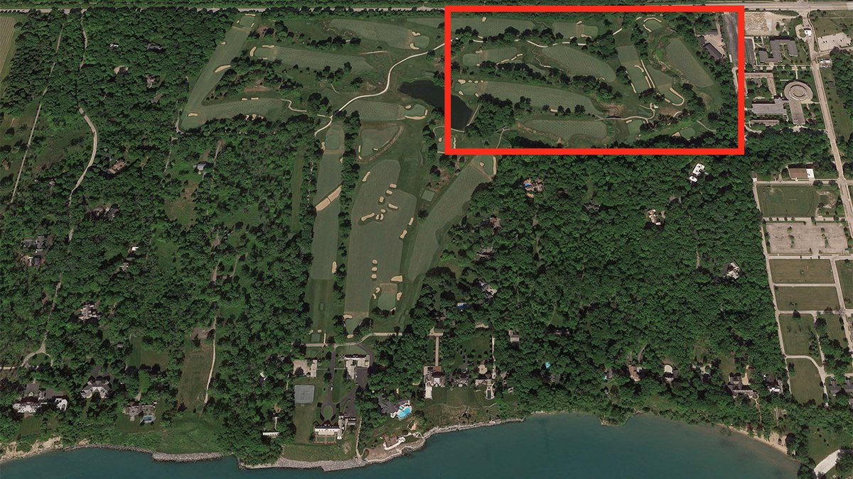 When Raynor assessed the property, he must have realized that the best land was in the northwest section, with its crisscrossing ravines and fantastic natural topography. Look how many holes he packed in there, and how many different ways he used the watercourses.