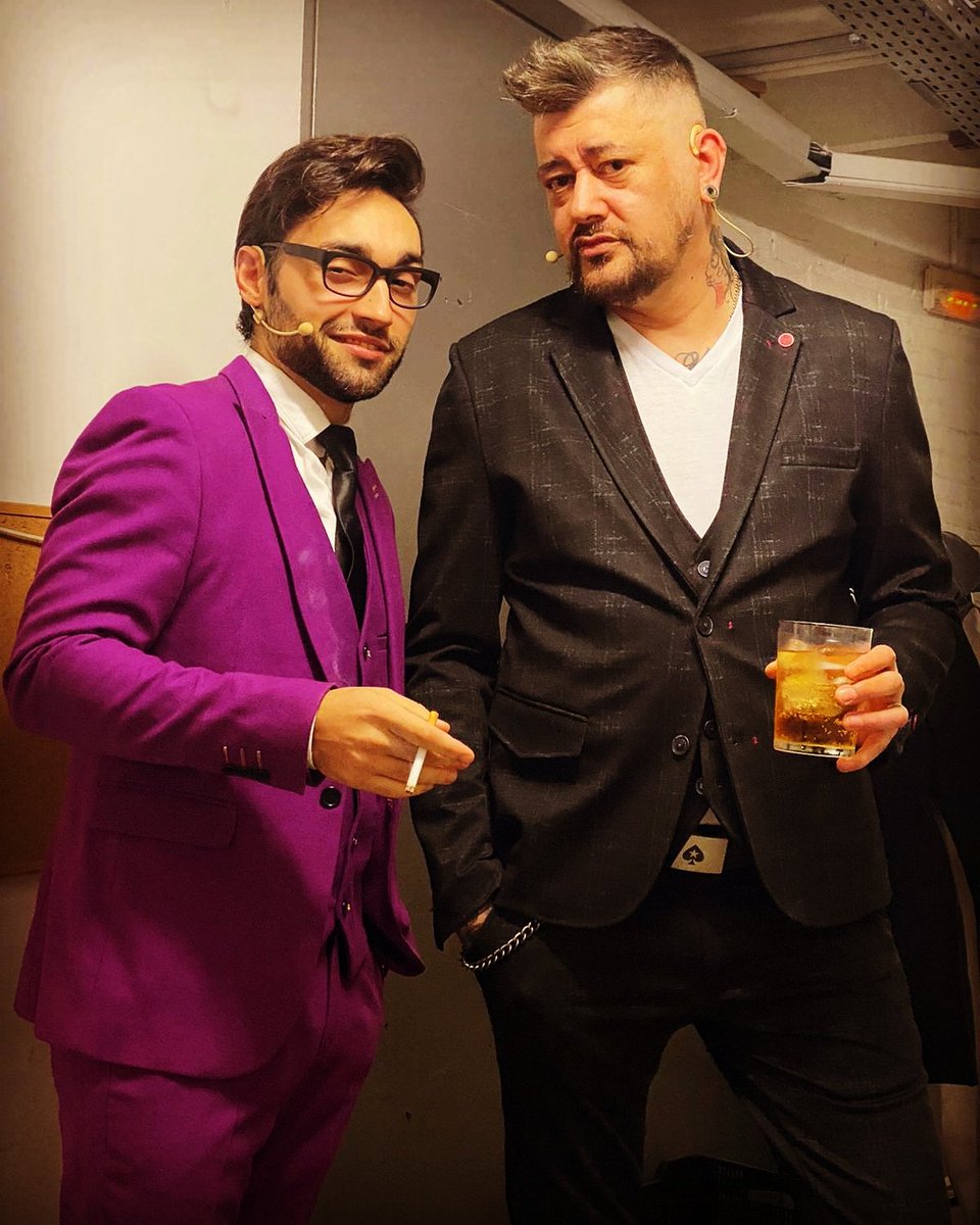kdecomunicacion's tweet photo. Ocean's Two. Estos dos tipos acaban de dar un gran golpe en el Borrás. Y eso que el público los vigilaba de cerca.
@Tonimoog
&
@_GerardBorrell
#GuerraDeTupés #GolpeDeHumor #HumorALoBestia #MagiaYComedia #RisasSinFiltros #Humor #StandUpComedy #NavidadConToniMoog https://t.co/EO5t59jkYt