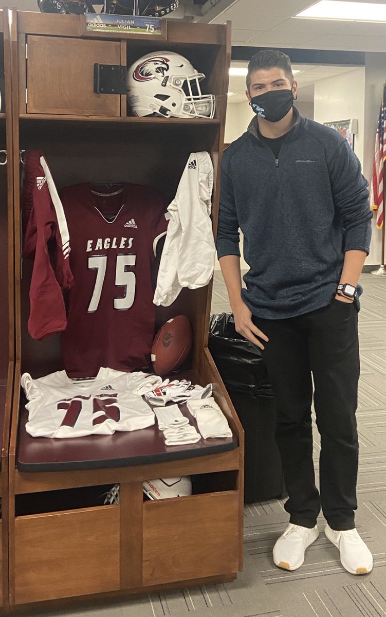 Julianvigil75's tweet photo. After a nice visit I am blessed to say I have received an offer to play football at Chadron State College @CoachJayLong @CSCFootball @CoachSasse @CoachCollicott    #GoEagles 🦅 #ProtectTheRock #RollEags https://t.co/BvlSXal5M0
