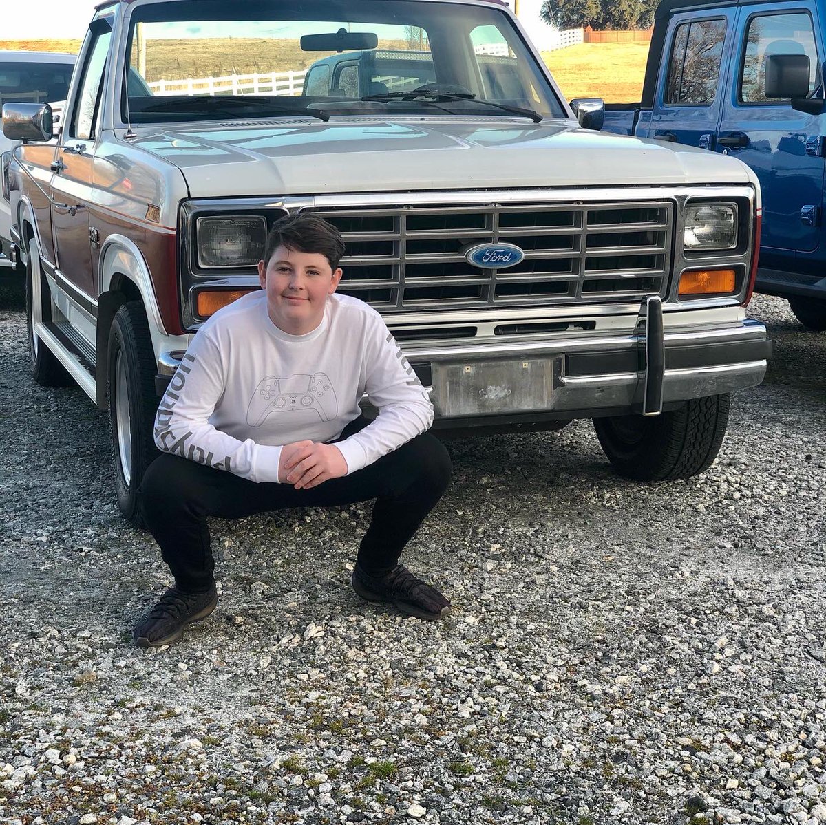 Jake_Cox06's tweet photo. 📸📸 with new truck #americaneagleoutfitters #yeezys #ps5 #fordclassics https://t.co/sDfqFFw0vr
