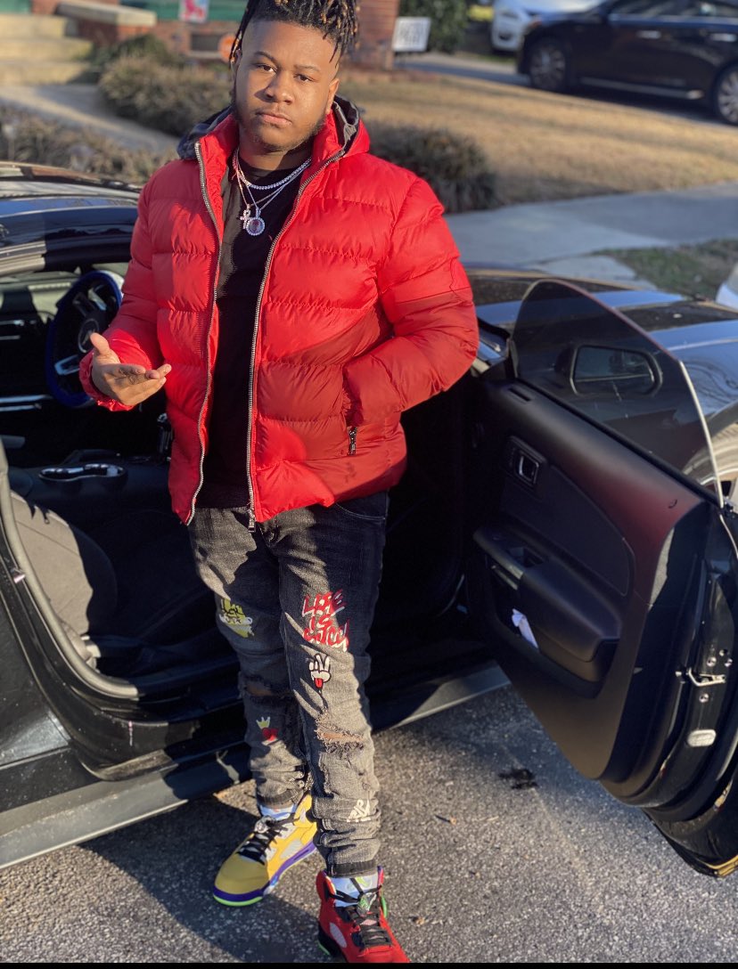 bagg_su's tweet photo. I be running up that bag I been tarping out that charger 🤫💯 https://t.co/VblPFxbIlH