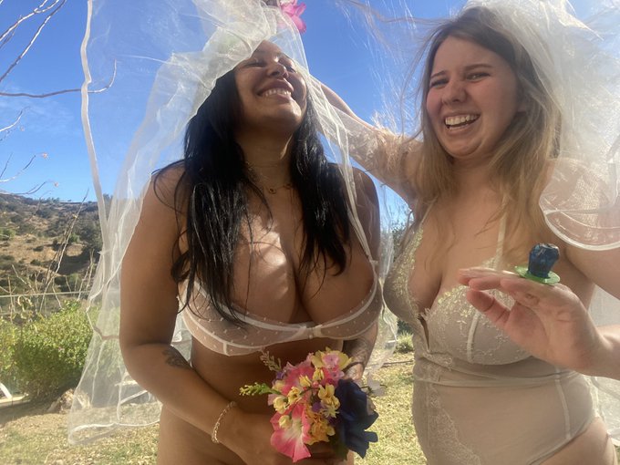 Watch Savannah Solo's leaked NSFW photo on TwXstars