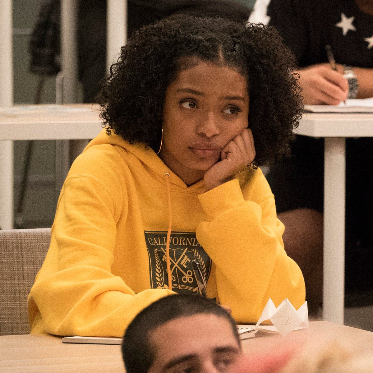 zoey is not that annoying she’s just the main character so that’s why people hate her