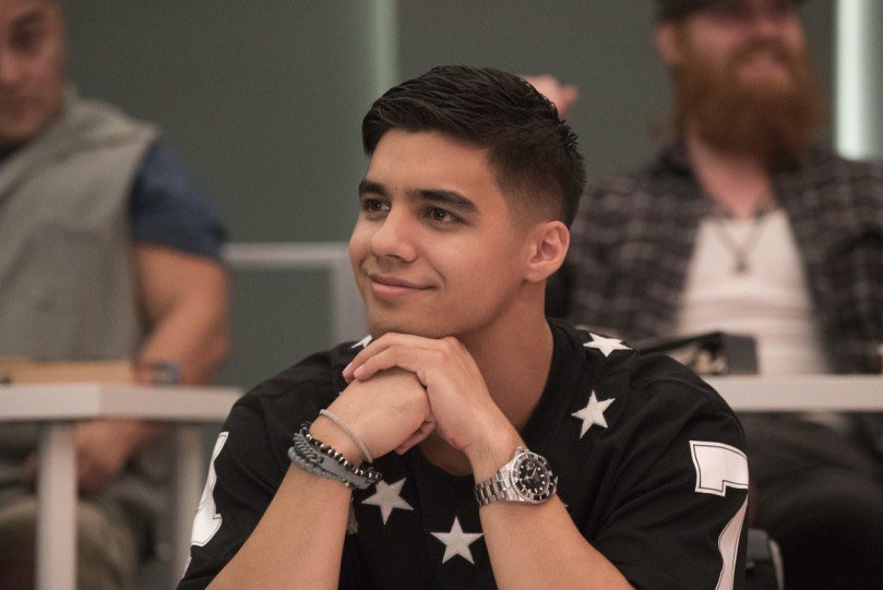 vivek deserves an actual storyline, how is that man struggling to get a girl while being buff, super smart drug dealer?