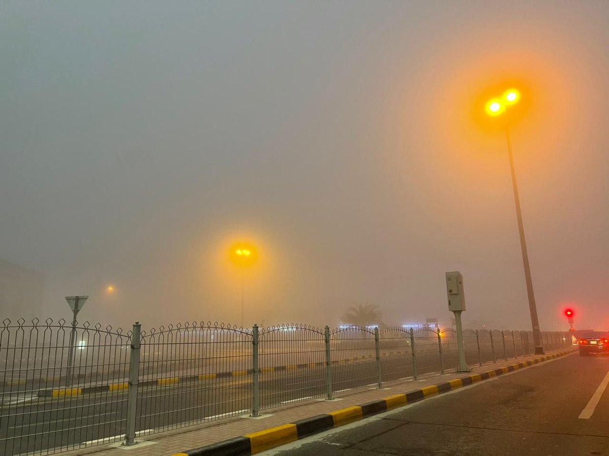 khaleejtimes's tweet photo. UAE residents woke up to a thick foggy morning on Sunday with the @NCMS_media, @ADPoliceHQ issuing alerts to drive cautiously and stay safe https://t.co/chQxX33Imj

(KT/Abdul Karim Hanif, James Jose, Sam, Shihab) https://t.co/IWdUG0WJ6t