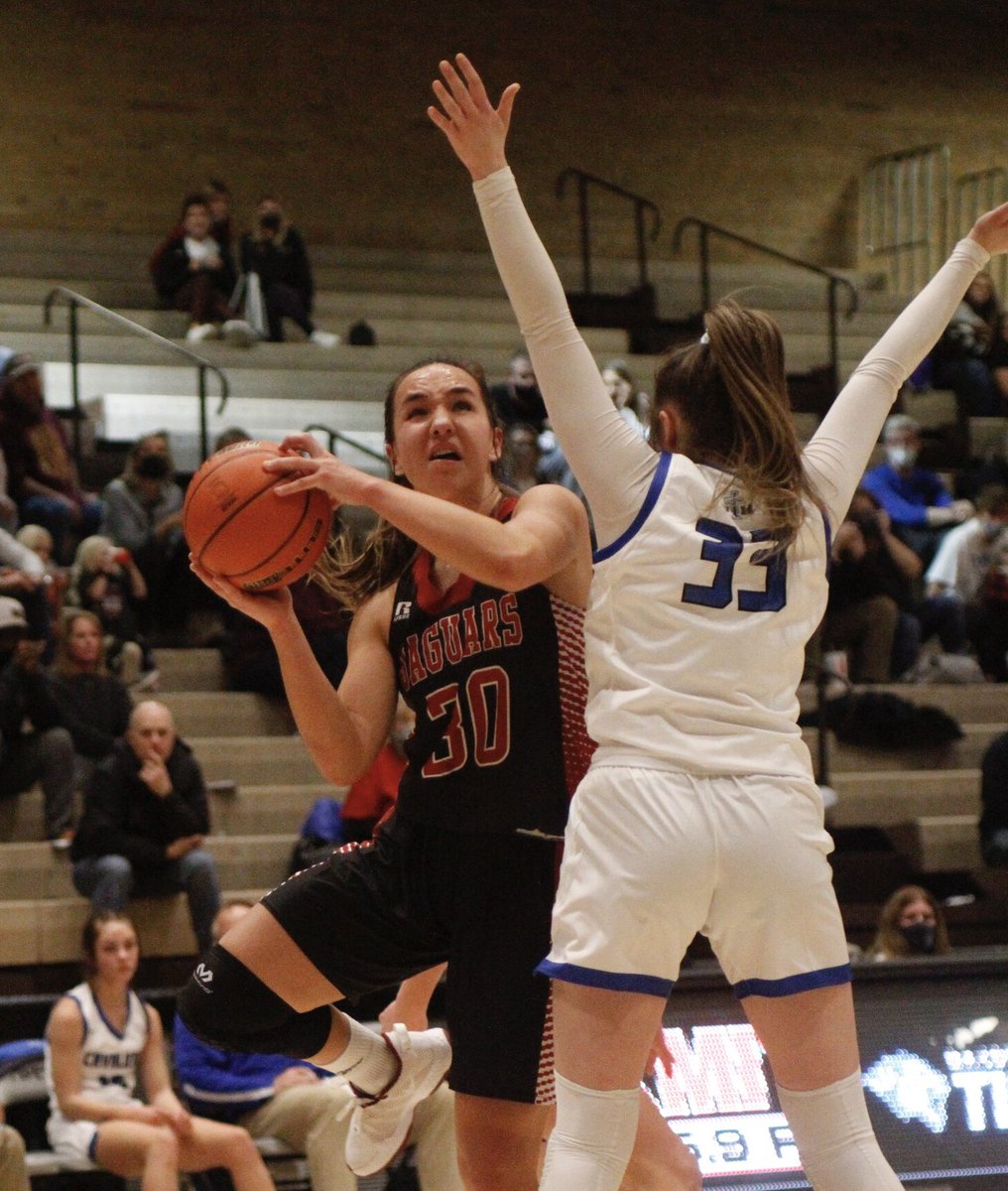 PanicButtonLive's tweet image. Top teams in Class A and B are battling it out tonight at the Corn Place at the Hanson Classic.