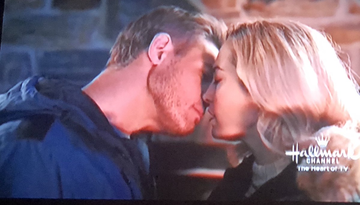 Dayton_Mom's tweet image. #TwoForTheWin @TrevDon  @hallmarkchannel  @thebubblysesh