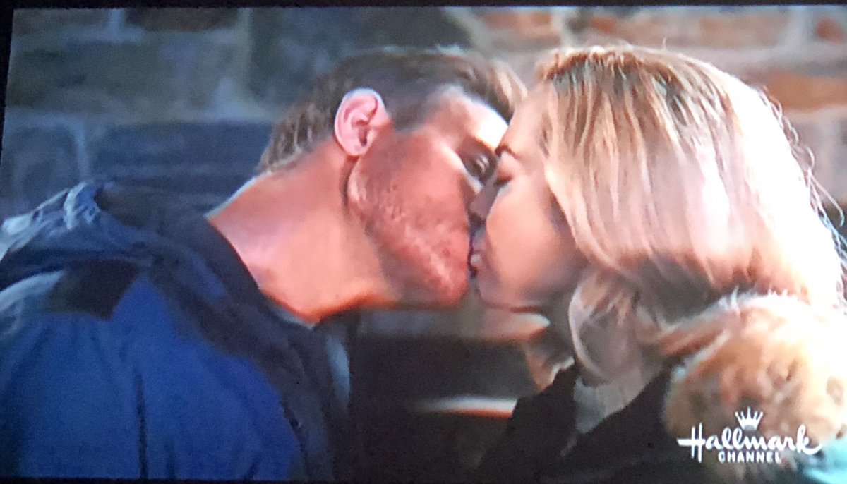 Dayton_Mom's tweet image. #TwoForTheWin @TrevDon  @hallmarkchannel  @thebubblysesh