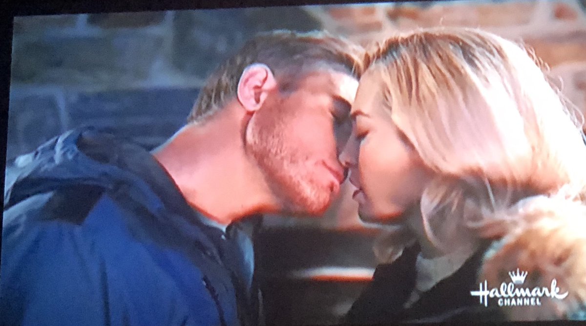 Dayton_Mom's tweet image. #TwoForTheWin @TrevDon  @hallmarkchannel  @thebubblysesh