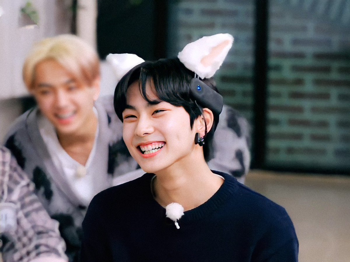 steponmejungwon's tweet photo. happy 2nd motmot, yml !! ngl i rlly enjoy talking with y’all. miss ko na kayo at yung mga kalats natin huhu. HSUSJSHS WHEN KAYA IINGAY ULI CHZ. INGAT KAYO LAGI, LABYU ALL MWA @yangmangooo take 2 mali @ na-tag ko, #fakemango https://t.co/DZlEnGWD0p