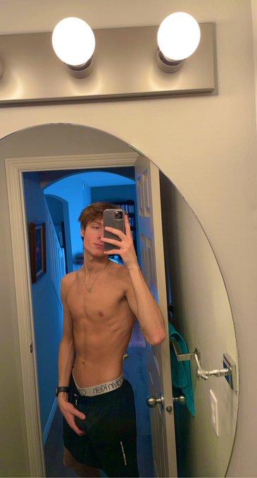 1 pic. Who tryna get railed? ? RT and lemme know https://t.co/caNxwhI5pm